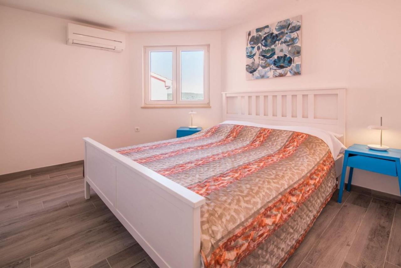 Apartman Zoe Vrbnik Ngoại thất bức ảnh